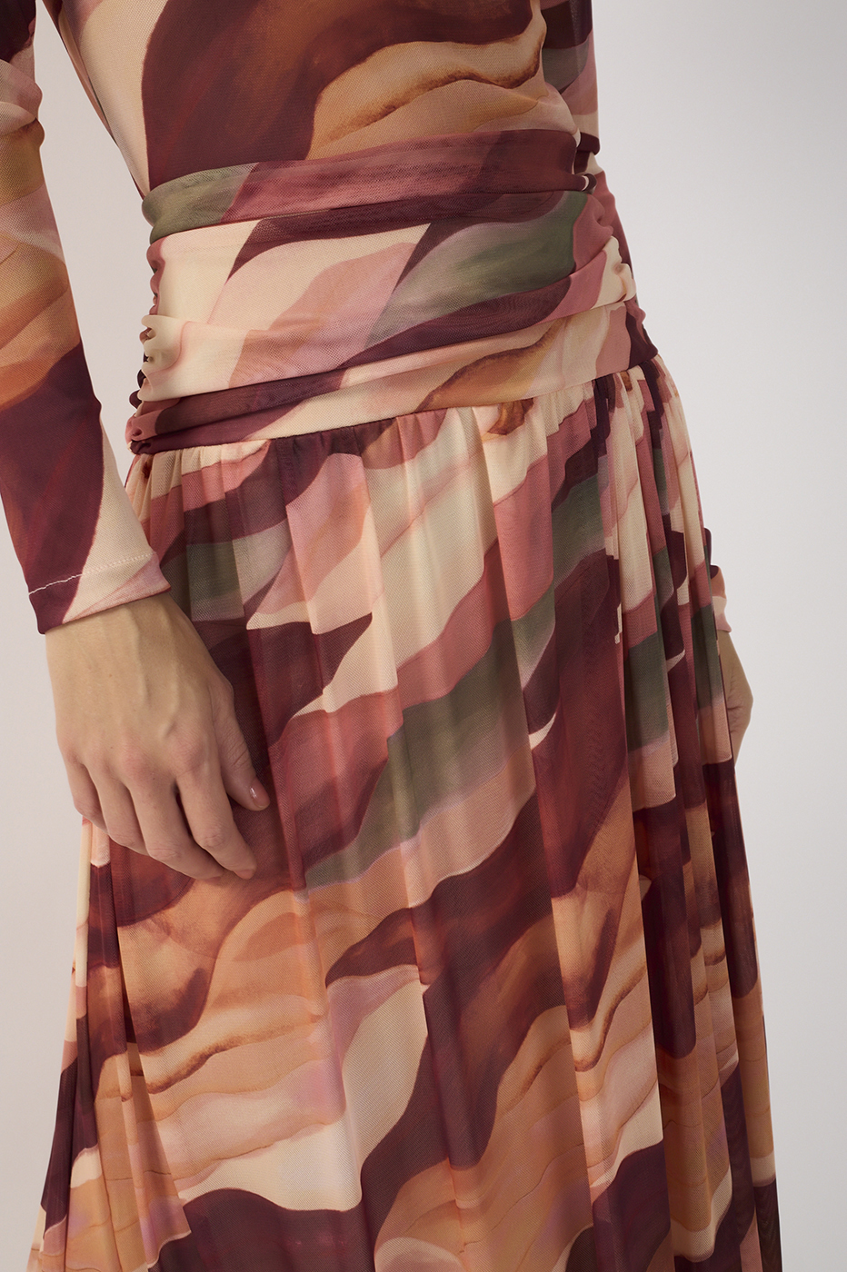 Dress To Dunes Mesh Maxi Skirt in Dunes Print, view 5